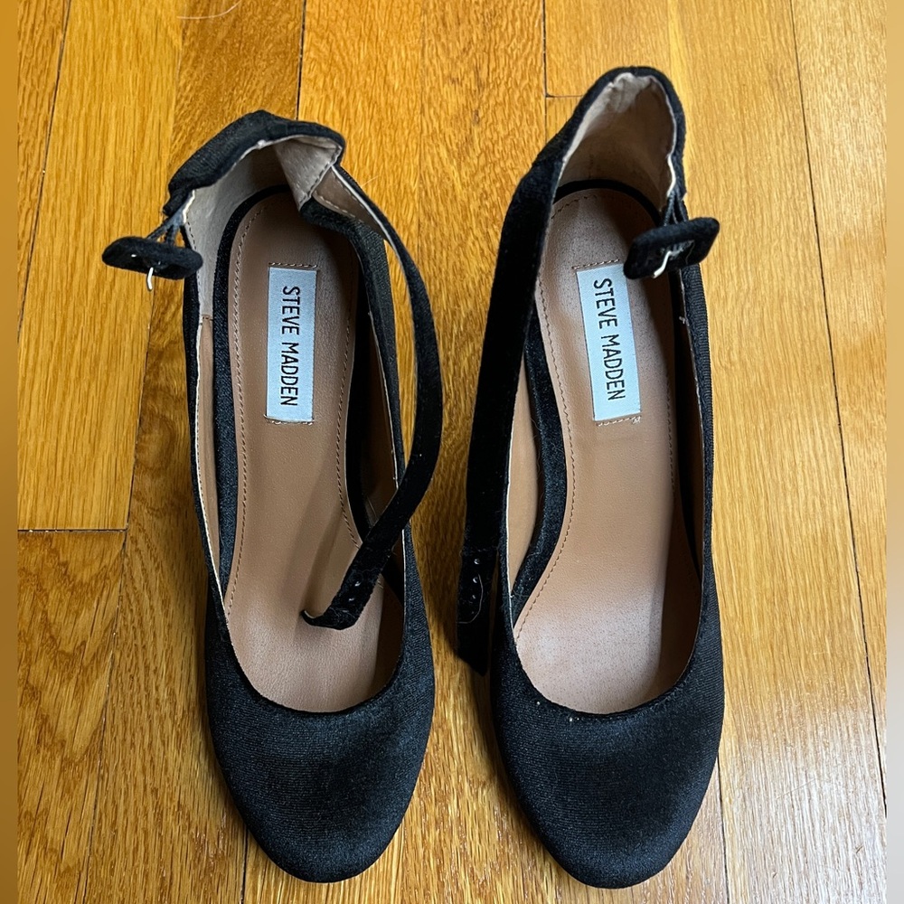 Steve Madden Vivi velvet Mary Jane heels, size 8
